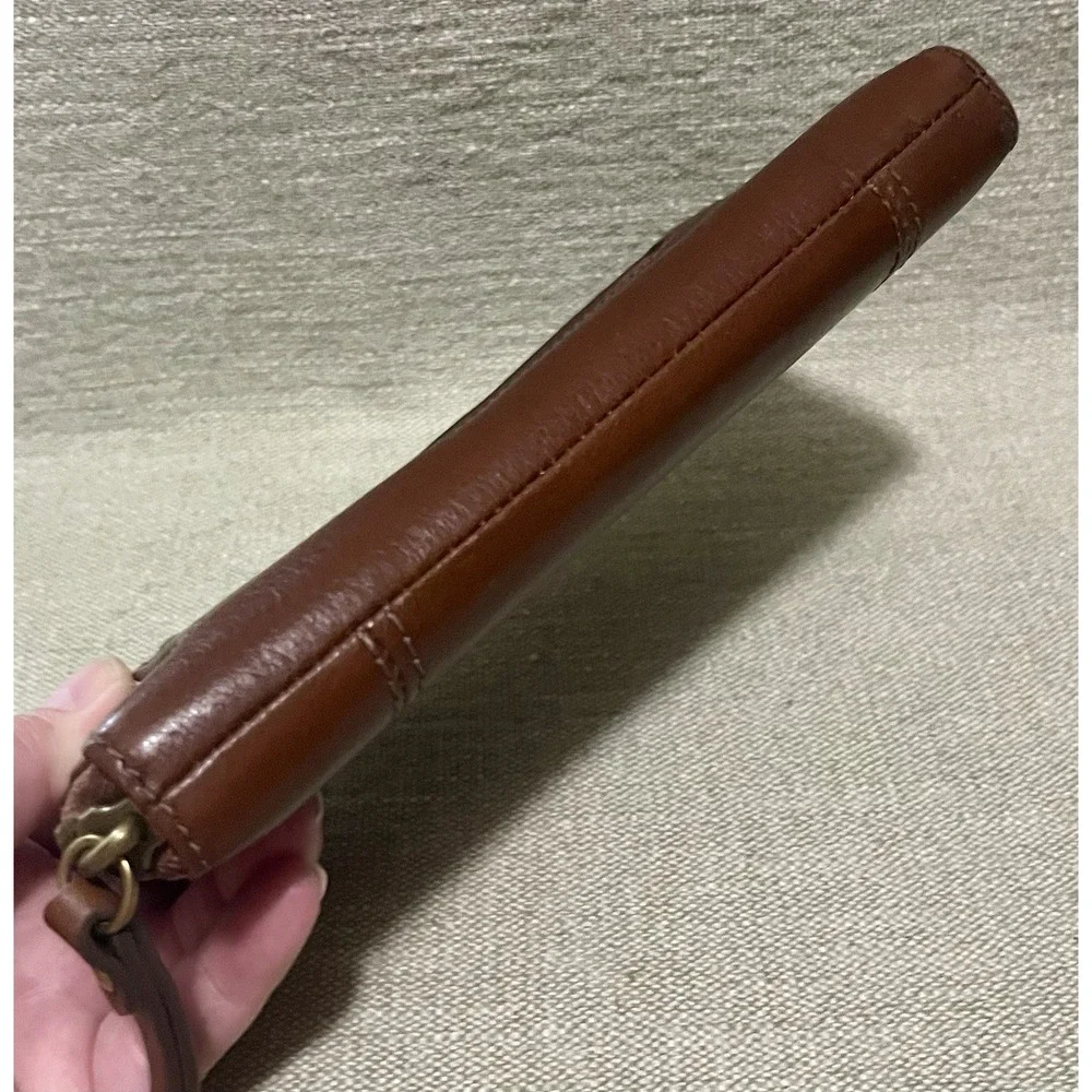 Fossil Brown Leather Wristlet Wallet Zip Around Purse Credit Cards Travel 137623